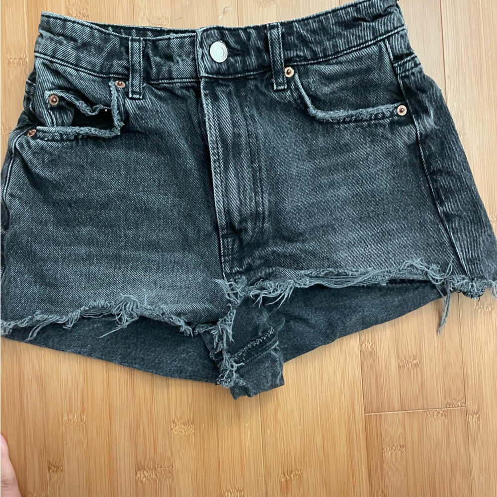 Zara size 2 black denim shorts!